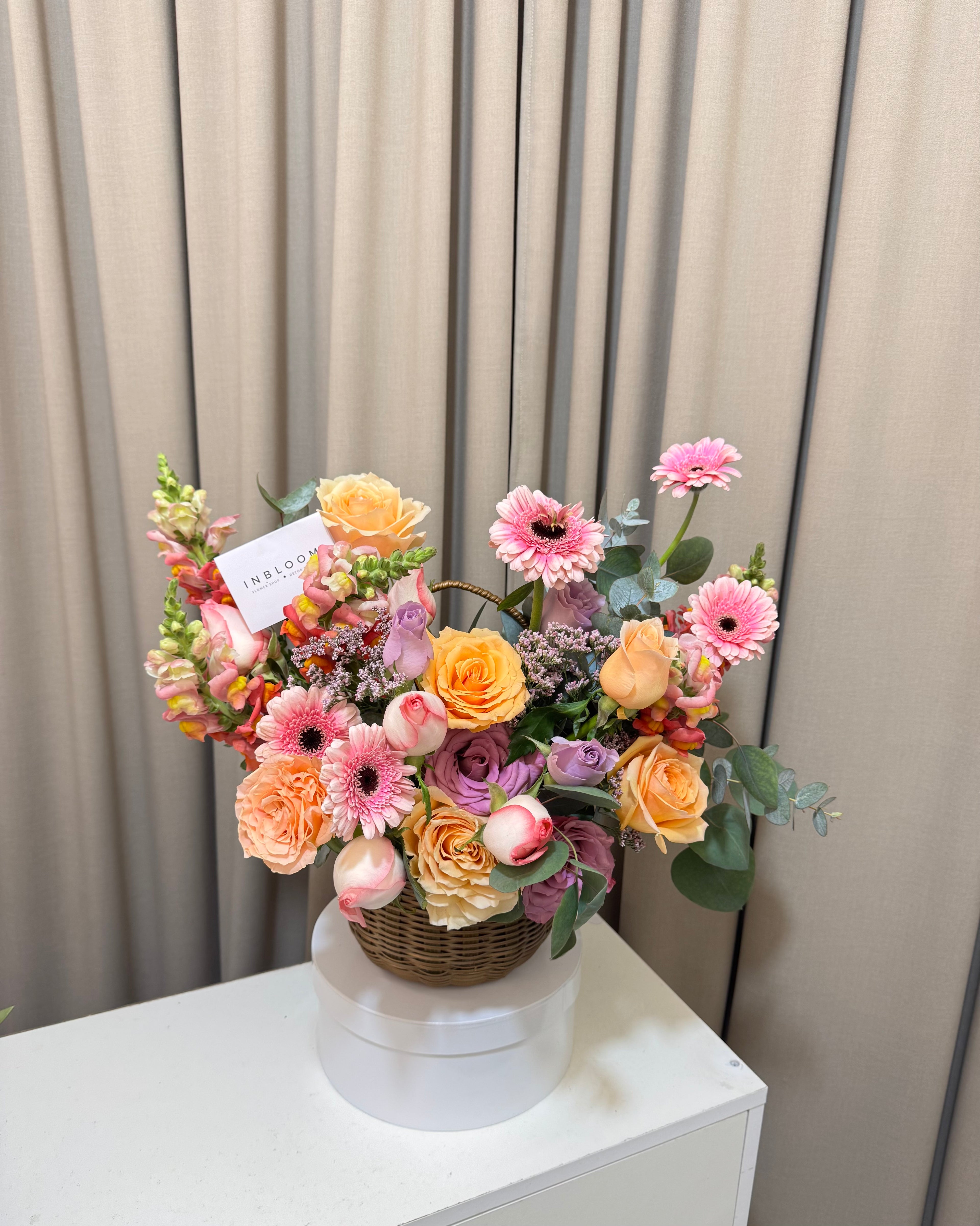 Canasta de flores mixtas