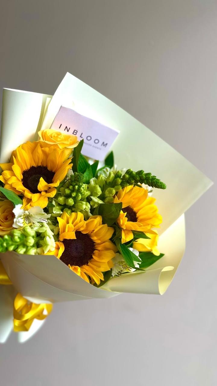 Ramo de girasoles y dragones